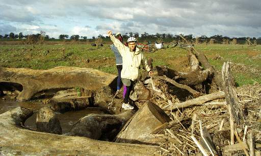 Vino, crossing natural bridge